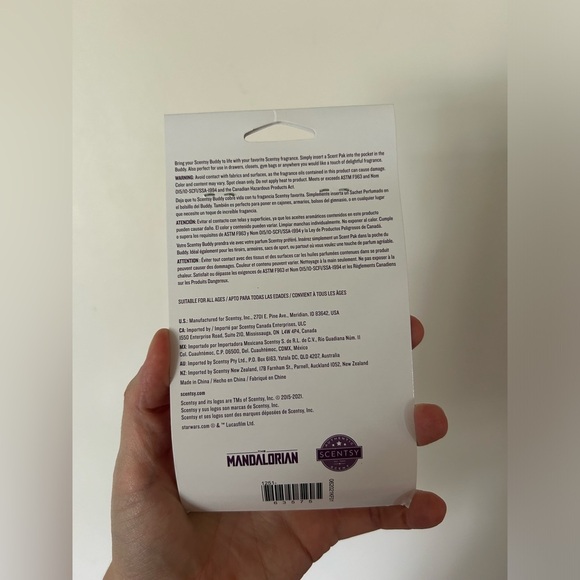 New In Box Star Wars The Mandalorian Scentsy Buddy & Air of Adventure Scent Pak - Picture 12 of 12